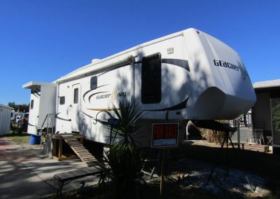 2008-35′ Luxury Glacier Bay 5th Wheel