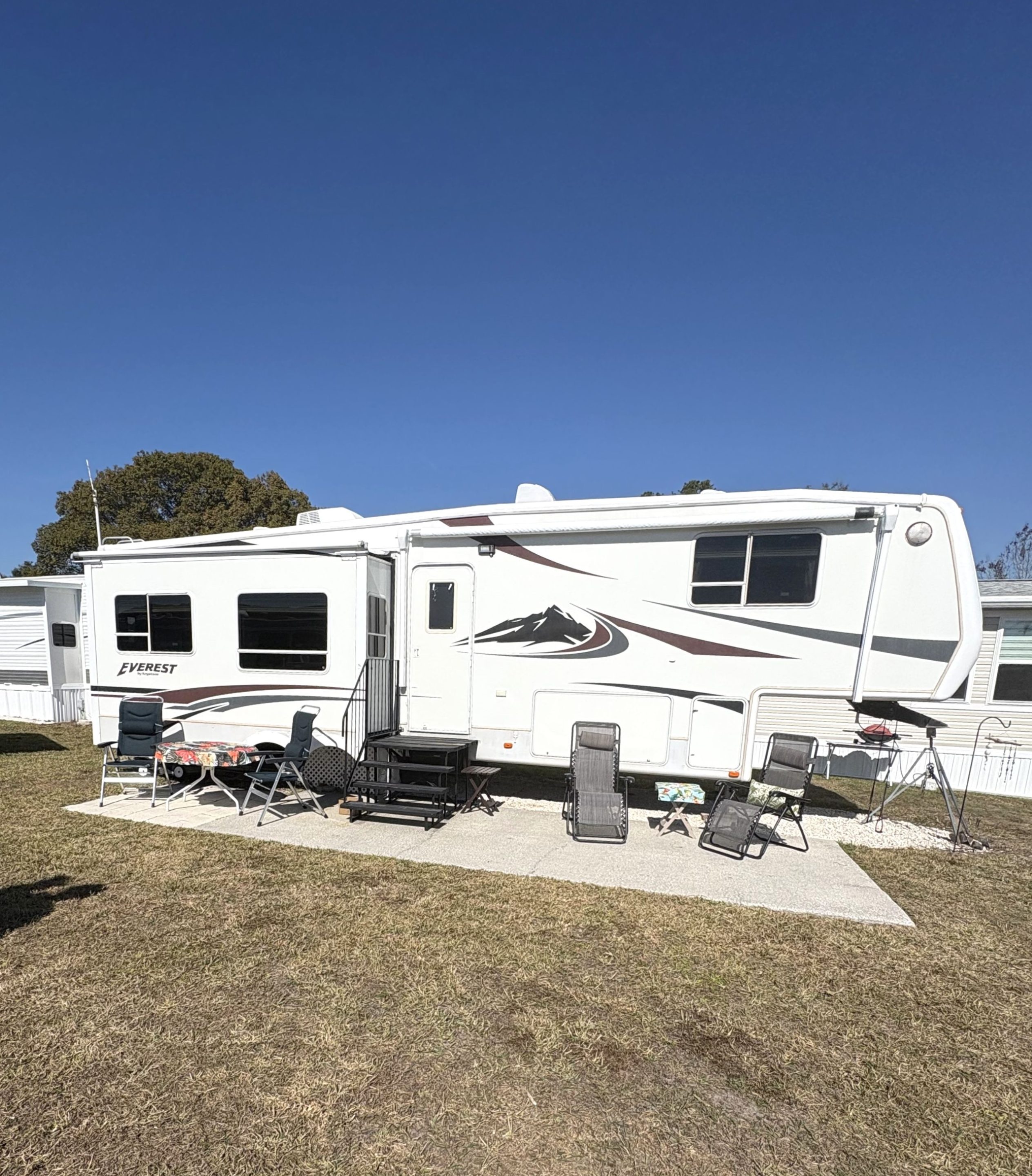 2005 Everest 35’ Fifth Wheel 03-03