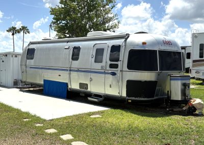 2000 31’ Classic Airstream Lot 03-20